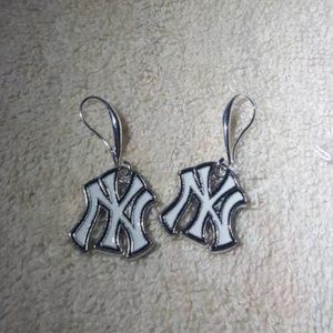New York Yankees MLB Fashion Earrings!!